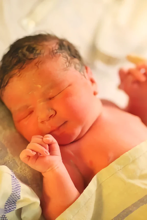 Nyfødt spædbarn - jordemoder